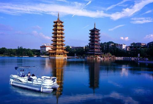 桂林旅游的一个绝美夜景观赏地——日月双塔